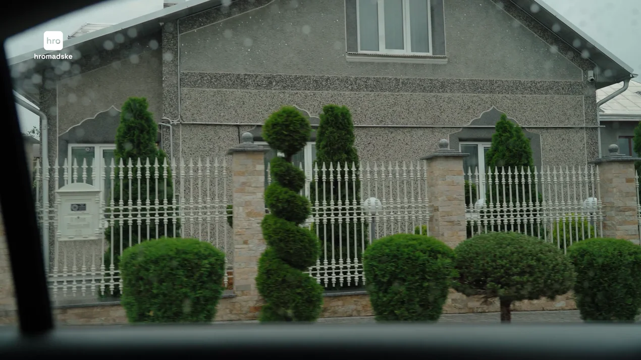 З 2007-го Любов Мустеца володіє будинком у Чернівцях hromadske